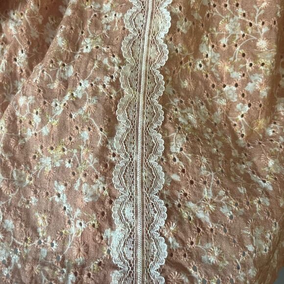AURA size small eyelet spring apricot floral‎ and lace 3/4 puff sleeve top EUC - Picture 5 of 6